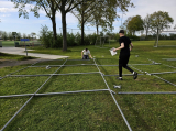 Opbouwen tent op sportpark 'Het Springer' (maandag 29 april 2024) (3/41)